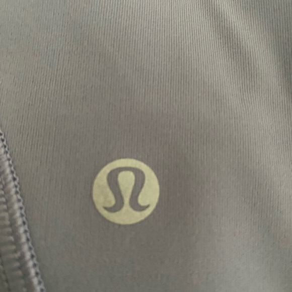 light blue LULULEMON LEGGINGS size 8 length 23 - Picture 4 of 4